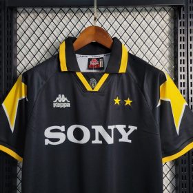 Juventus 1996/97 Away Retro Jersey - Image 4