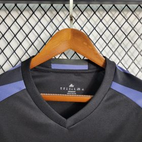 Retro Real Madrid 2016/17 Third Jersey - Image 3
