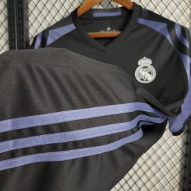 Retro Real Madrid 2016/17 Third Jersey - Image 9