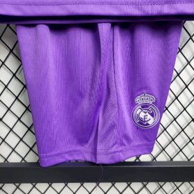 Real Madrid 2016/17 Away Kids Kit - Image 4