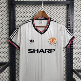 Retro Manchester United 1983/84 Away Jersey - Image 4