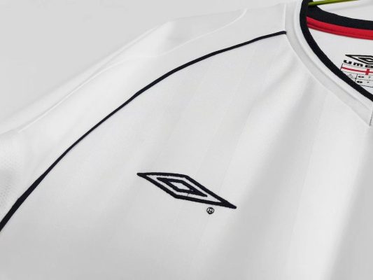 Retro England 2001/03 Home Jersey - Image 7