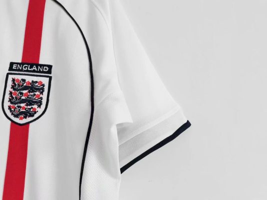Retro England 2001/03 Home Jersey - Image 5
