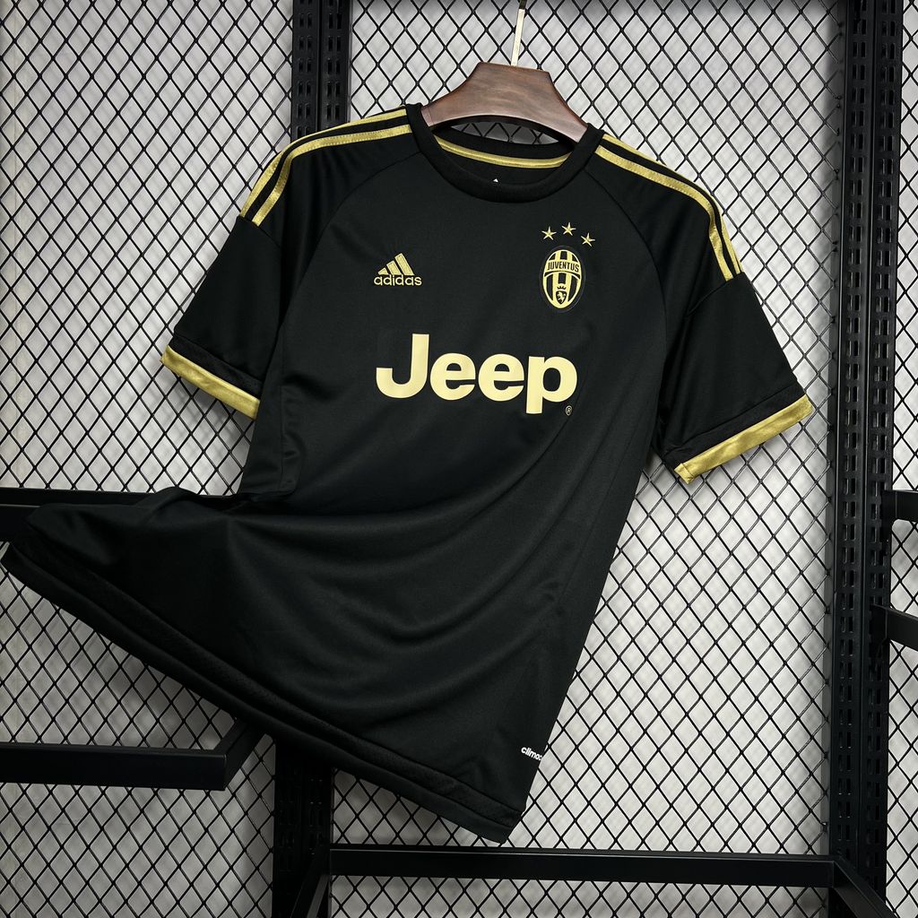 2024071921444226.jpg Retro Juventus 2015/16 Third Jersey - Image 1