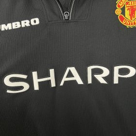 Retro Manchester United 1998/99 Away Jersey - Image 5