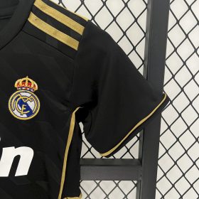 Retro Real Madrid 2011/12 Away Kids Kit - Image 10