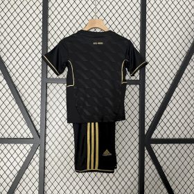 Retro Real Madrid 2011/12 Away Kids Kit - Image 2