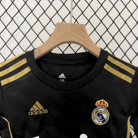 Retro Real Madrid 2011/12 Away Kids Kit - Image 4