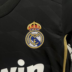 Retro Real Madrid 2011/12 Away Kids Kit - Image 3