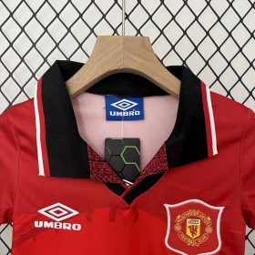 Retro Manchester United 1994/96 Home Kids Kit - Image 3