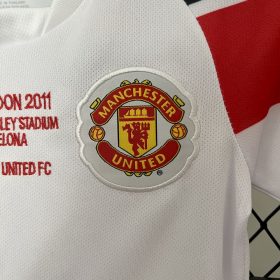 Retro Manchester United 2010/11 Away Kids Kit - Image 7