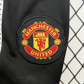 Retro Manchester United 2010/11 Away Kids Kit - Image 6