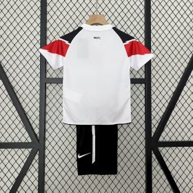 Retro Manchester United 2010/11 Away Kids Kit - Image 2