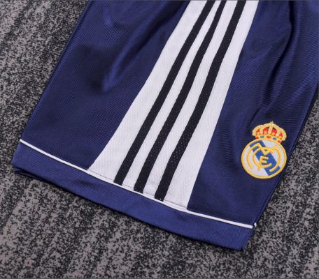 Retro Real Madrid 1998/99 Away Kids Kit - Image 4