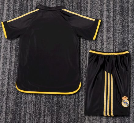 Retro Real Madrid 1998/00 Away Kids Kit - Image 2