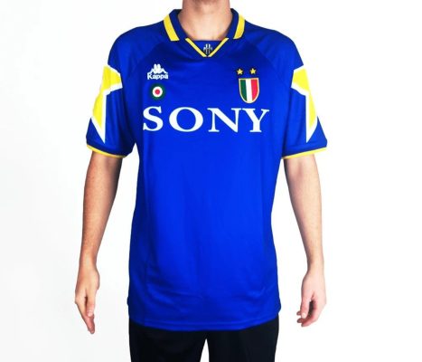 Retro Juventus 1995-97 Away Jersey - Image 4