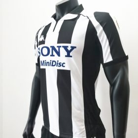 Retro Juventus 1997/99 Home Jersey - Image 6