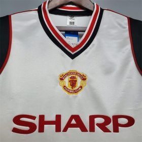 Retro Manchester United 1985 White Jersey - Image 2