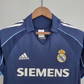 Retro Real Madrid 2005/06 Away Jersey - Image 2