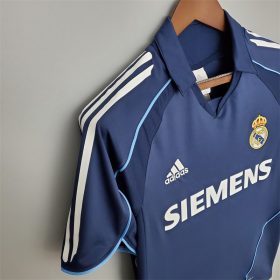 Retro Real Madrid 2005/06 Away Jersey - Image 3