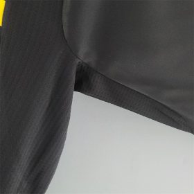Retro Real Madrid 2011/12 Goalkeeper Jersey - Image 8