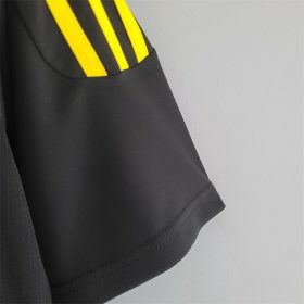 Retro Real Madrid 2011/12 Goalkeeper Jersey - Image 9