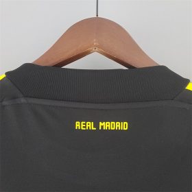 Retro Real Madrid 2011/12 Goalkeeper Jersey - Image 10