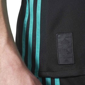 Retro Real Madrid 2017/18 Away Jersey - Image 3